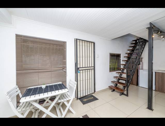 2 BEDROOM APARTMENT FOR SALE IN VREDEKLOOF HEIGHTS